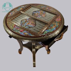 میز بازی تخته نرد و شطرنج کنار سالنی خاتم کاری و نقاشی