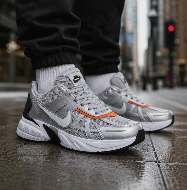 کفش ورزشی نایک وی تو کی ران NIKE V2K RUN ( در 4 رنگ بندی )